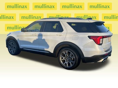 Certified 2025 Ford Explorer Platinum w/ Ultimate Package image 11