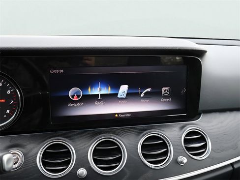 Used 2019 Mercedes-Benz E 300 4MATIC image 24