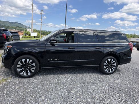 Used 2025 Ford Expedition Max Platinum w/ Driver's Package AWD/4WD image 8