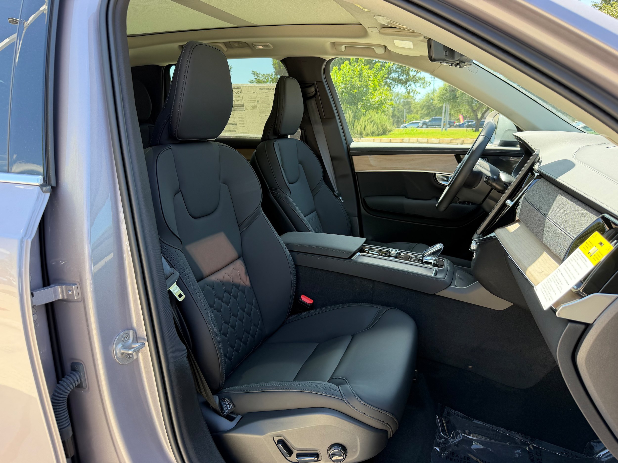 New 2026 Volvo XC90 B6 Plus w/ Protection Package Premier AWD/4WD image 8