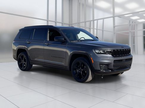 Used 2023 Jeep Grand Cherokee L Laredo AWD/4WD image 8