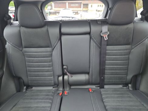 New 2025 Mitsubishi Outlander SE image 24