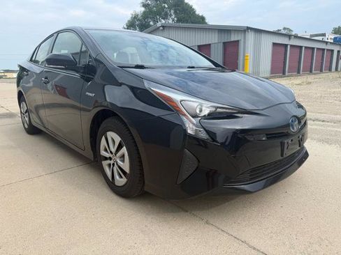 Used 2018 Toyota Prius Three FWD image 5