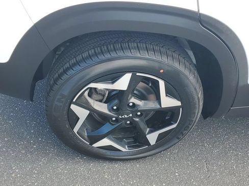 Certified 2024 Kia Seltos EX AWD/4WD image 5