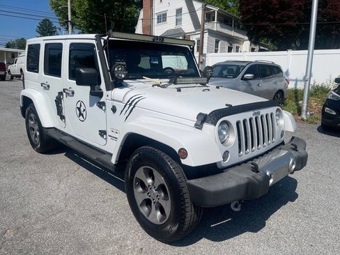 Used 2017 Jeep Wrangler Unlimited Sahara w/ Dual Top Group AWD/4WD image 4