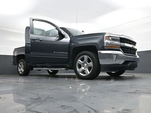 Used 2018 Chevrolet Silverado 1500 LT w/ All Star Edition image 41