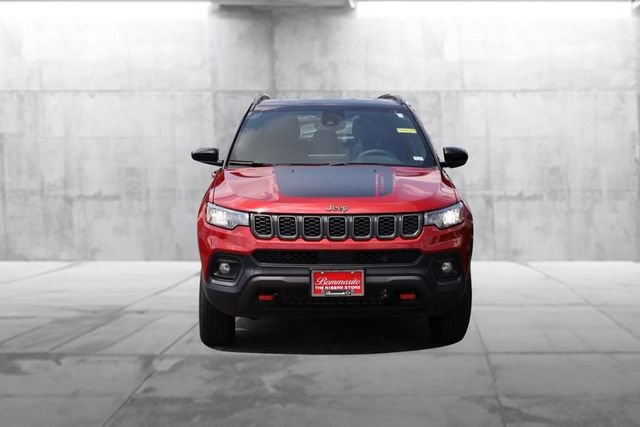 Used 2025 Jeep Compass Trailhawk AWD/4WD image 4