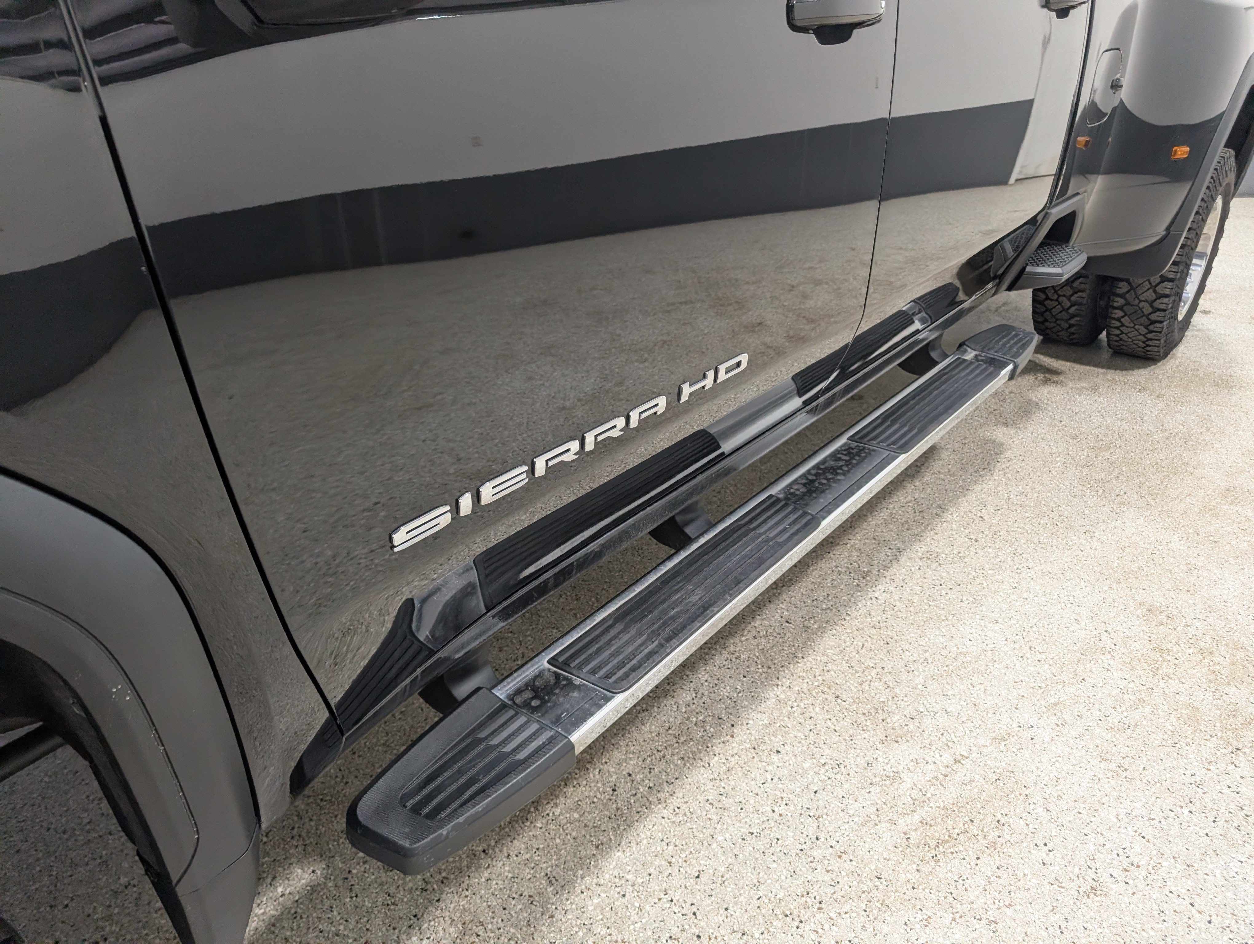 Used 2024 GMC Sierra 3500 SLE w/ SLE Value Package AWD/4WD image 9