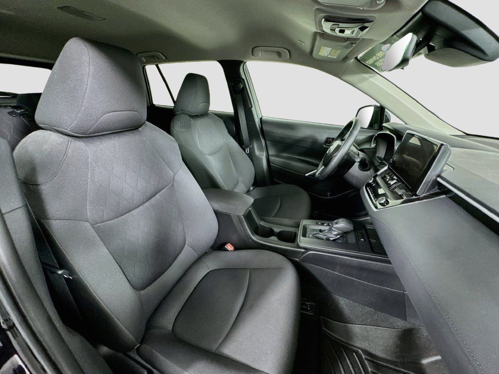 Used 2026 Toyota Corolla Cross LE FWD image 29