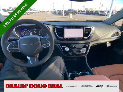 New 2026 Chrysler Pacifica Pinnacle image 12