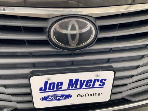Used 2020 Toyota Avalon Limited FWD image 27