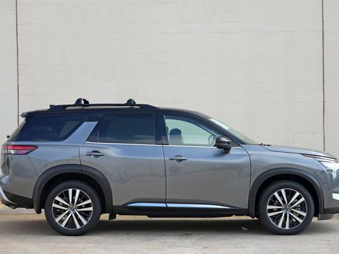 Used 2025 Nissan Pathfinder Platinum AWD/4WD image 56