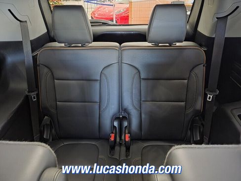 Used 2022 GMC Acadia AT4 w/ Technology Package image 9