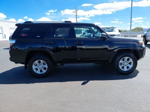 Certified 2022 Toyota 4Runner SR5 Premium AWD/4WD image 2