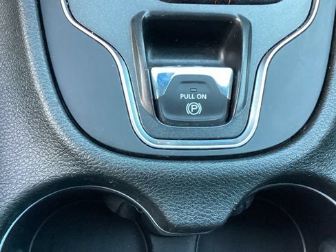 Used 2019 Jeep Cherokee Trailhawk w/ Cold Weather Group AWD/4WD image 40