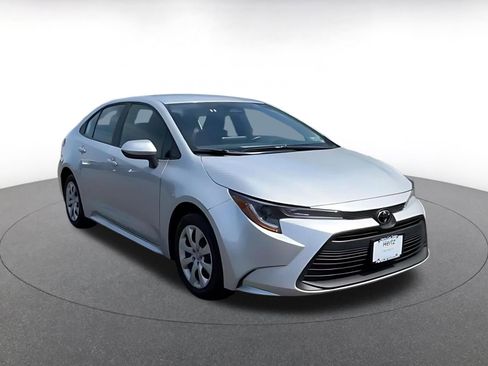 Used 2025 Toyota Corolla LE image 3