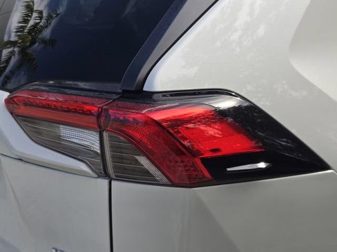 Used 2022 Toyota RAV4 XLE Premium FWD image 8