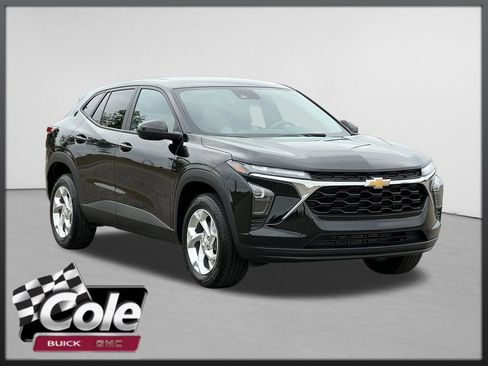 Used 2024 Chevrolet Trax LS w/ LS Convenience Package FWD image 1