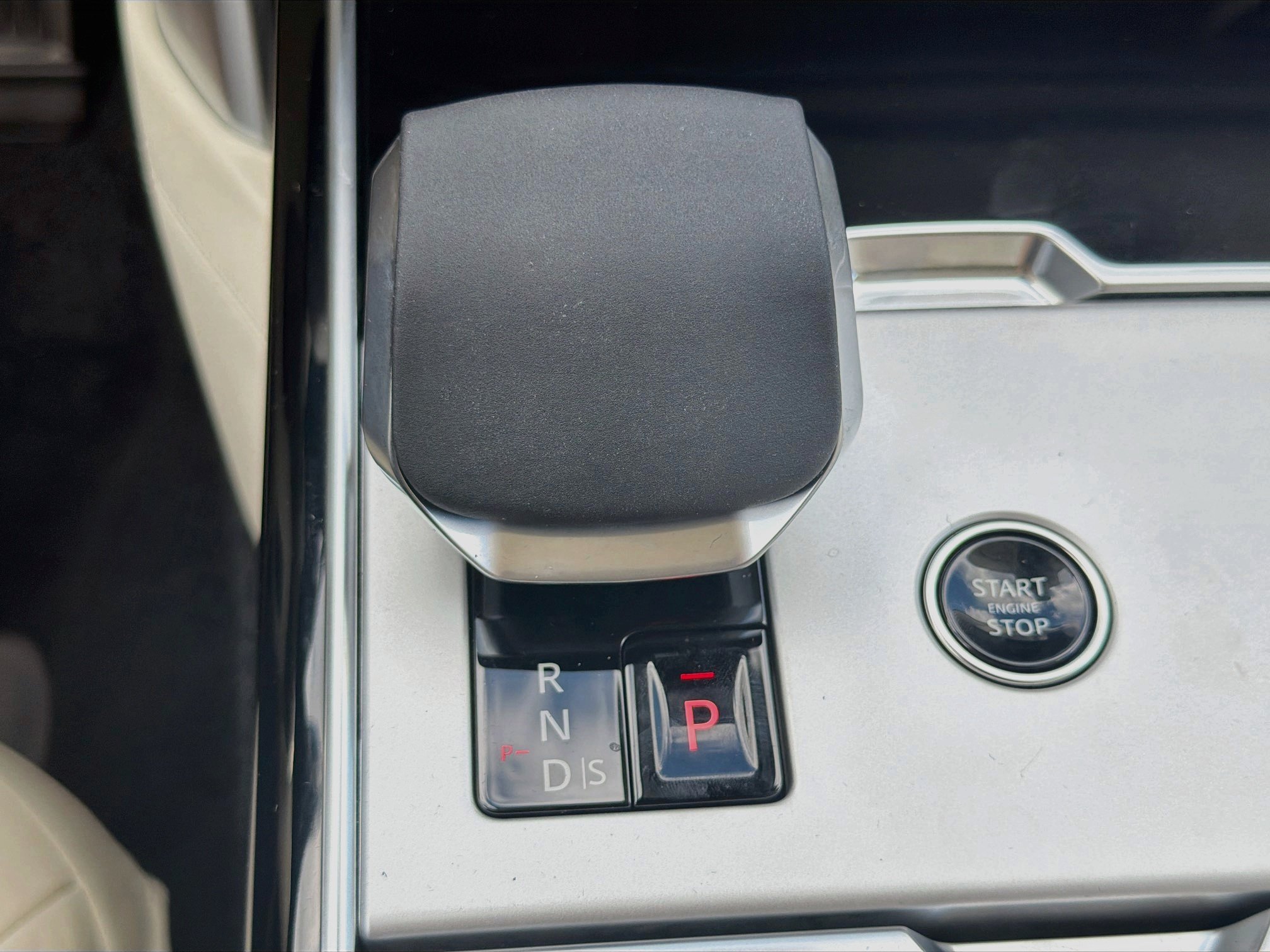 New 2026 Land Rover Range Rover Autobiography AWD/4WD image 30