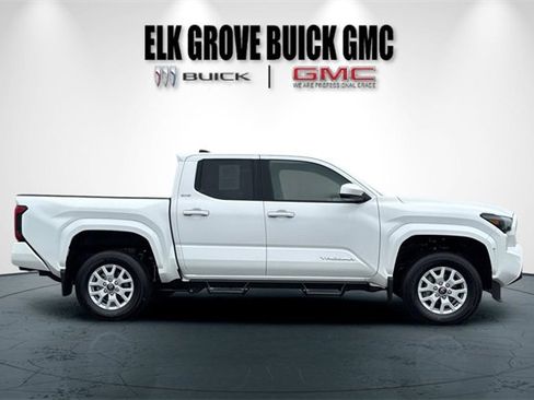 Used 2025 Toyota Tacoma SR5 image 3