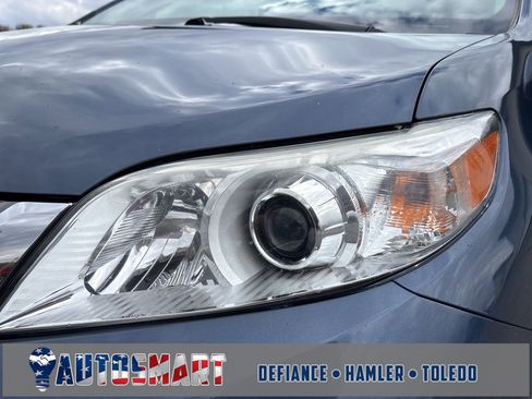 Used 2016 Toyota Sienna L image 16