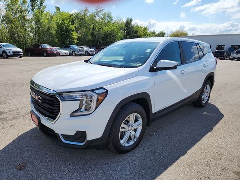 Used 2024 GMC Terrain SLE image 4