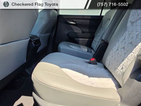 Used 2023 Toyota Highlander Bronze Edition AWD/4WD image 20