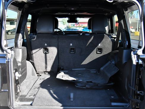 Used 2019 Jeep Wrangler Unlimited Rubicon image 38
