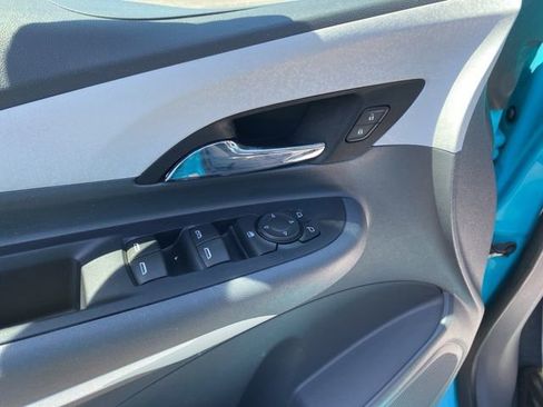 Used 2021 Chevrolet Bolt LT FWD image 17