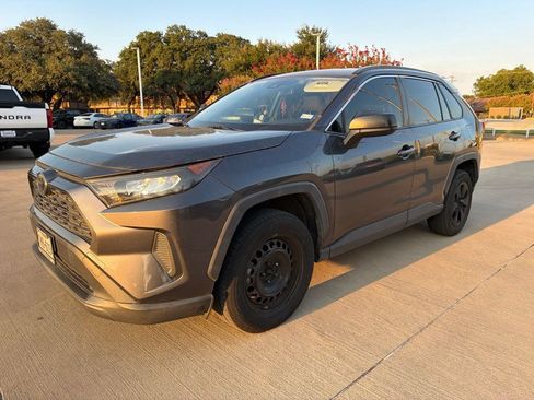 Used 2019 Toyota RAV4 LE FWD image 1