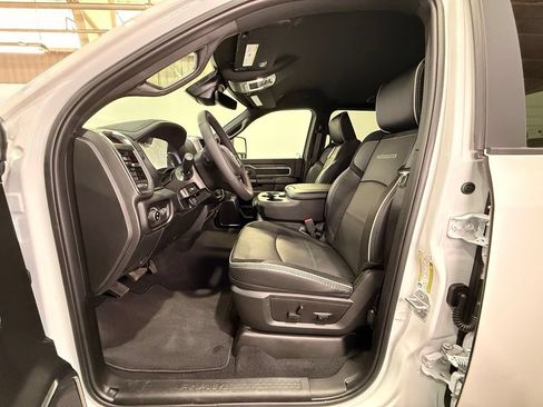Used 2026 RAM 2500 Laramie AWD/4WD image 15
