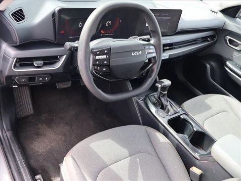 Used 2025 Kia K4 LXS image 12