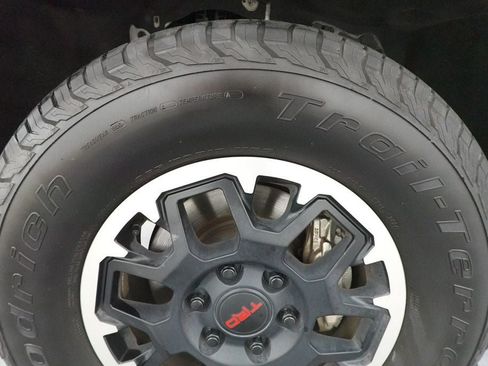 Used 2024 Toyota Tacoma TRD Off-Road AWD/4WD image 33