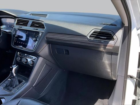 Used 2024 Volkswagen Tiguan SE FWD image 17