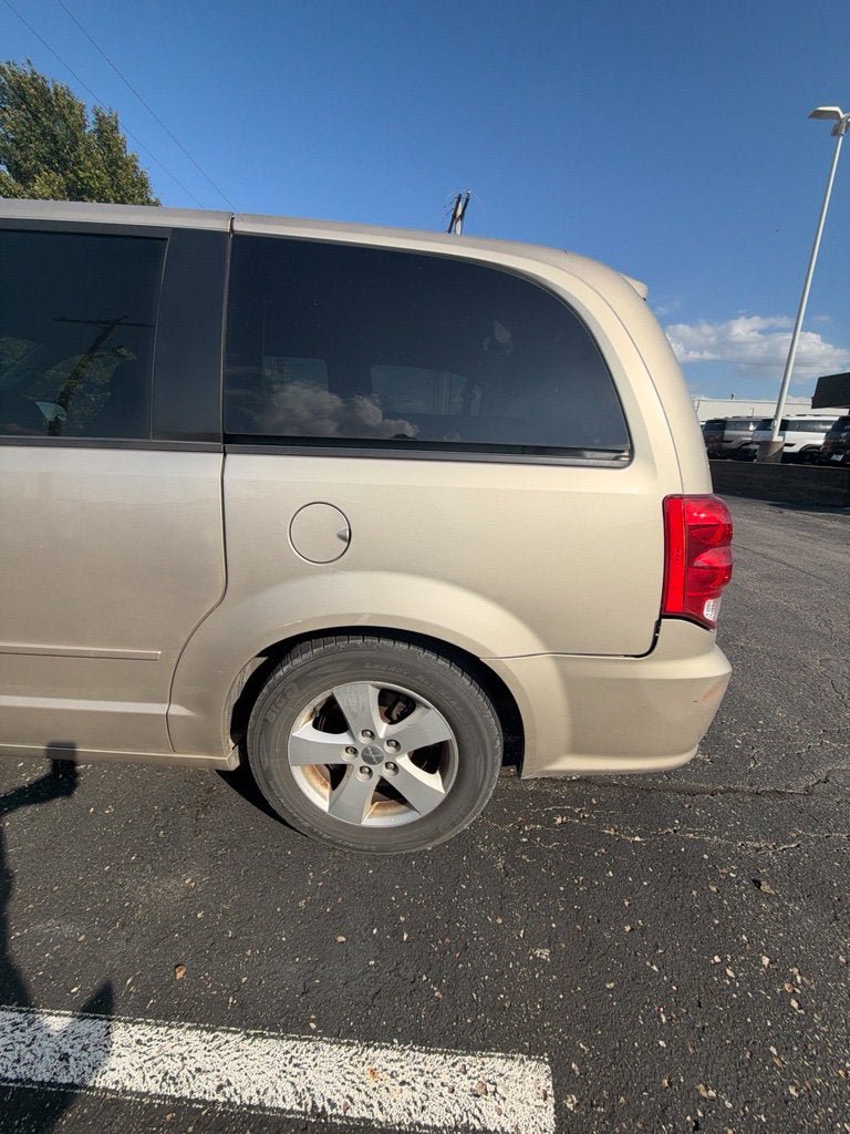 Used 2013 Dodge Grand Caravan SE FWD image 3