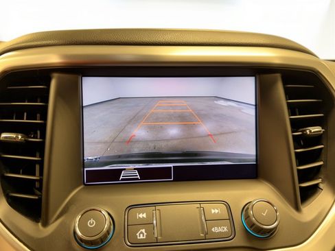 Used 2023 GMC Acadia SLE w/ Driver Convenience Package FWD image 24