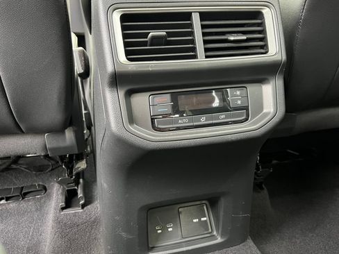 Used 2024 Volkswagen Atlas Peak Edition SE AWD/4WD image 13