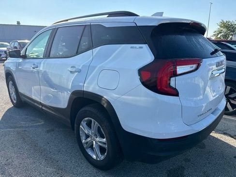 Used 2024 GMC Terrain SLE w/ Driver Convenience Package FWD image 3