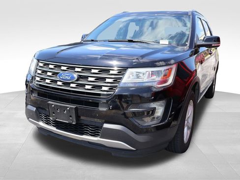 Used 2016 Ford Explorer XLT w/ Equipment Group 202A AWD/4WD image 2