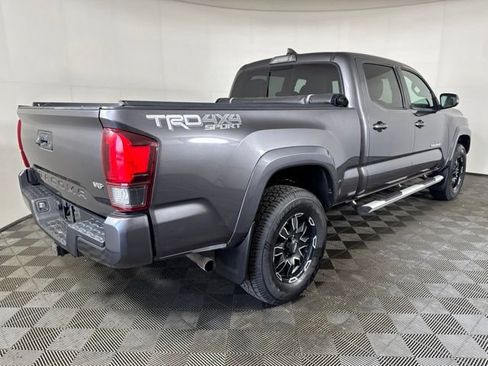 Used 2018 Toyota Tacoma TRD Sport AWD/4WD image 3