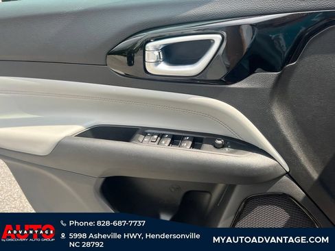 Used 2022 Jeep Compass Limited AWD/4WD image 19