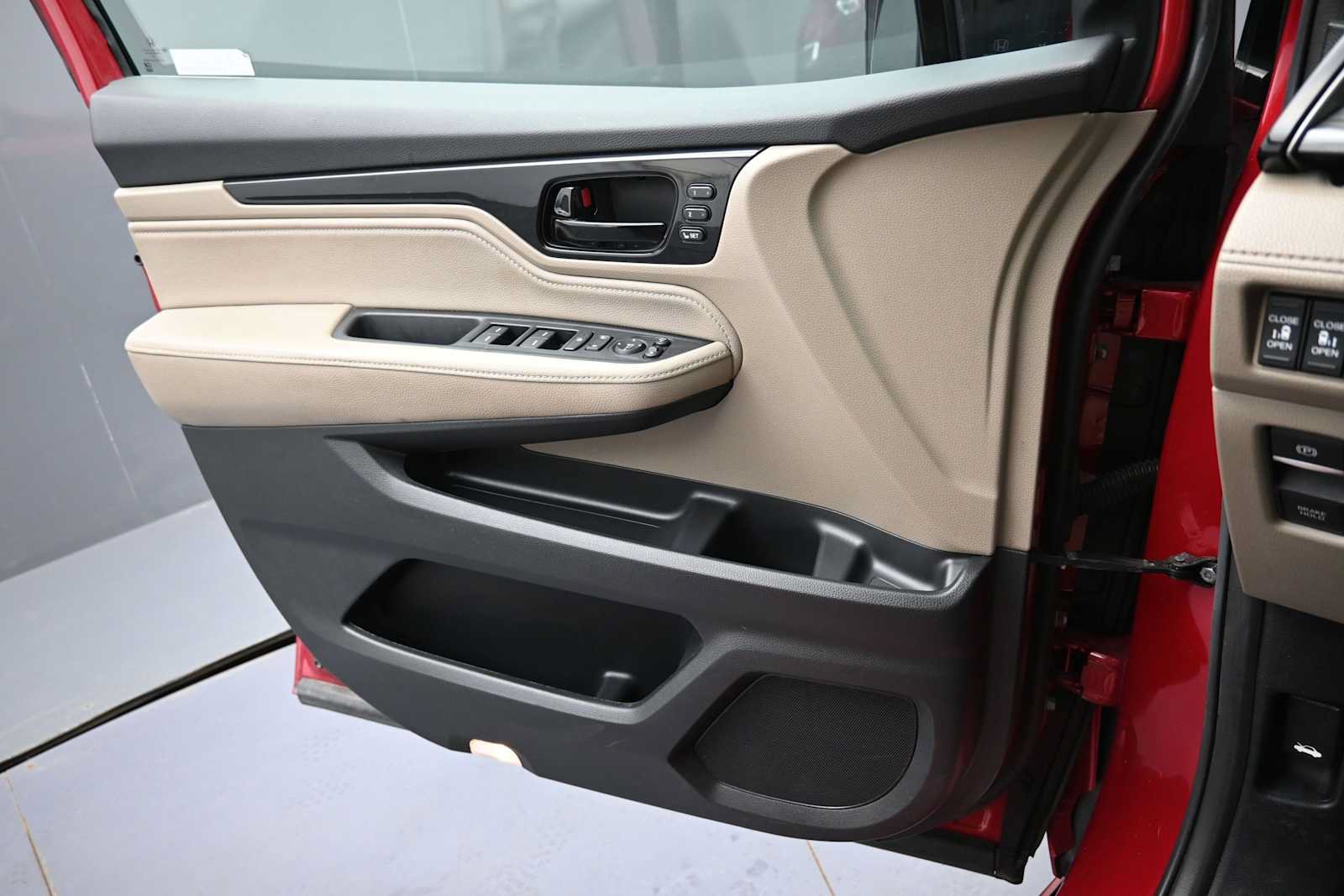 Used 2024 Honda Odyssey Elite image 11