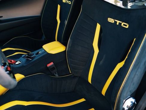 Used 2022 Lamborghini Huracan STO RWD image 18