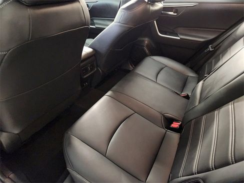 Used 2020 Toyota RAV4 XLE Premium image 29