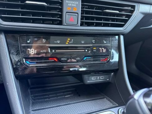 Used 2025 Volkswagen Jetta SEL FWD image 11