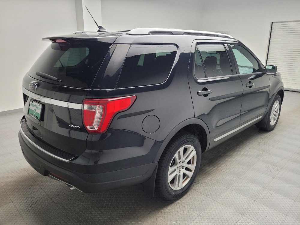 Used 2018 Ford Explorer XLT w/ Equipment Group 202A AWD/4WD image 9