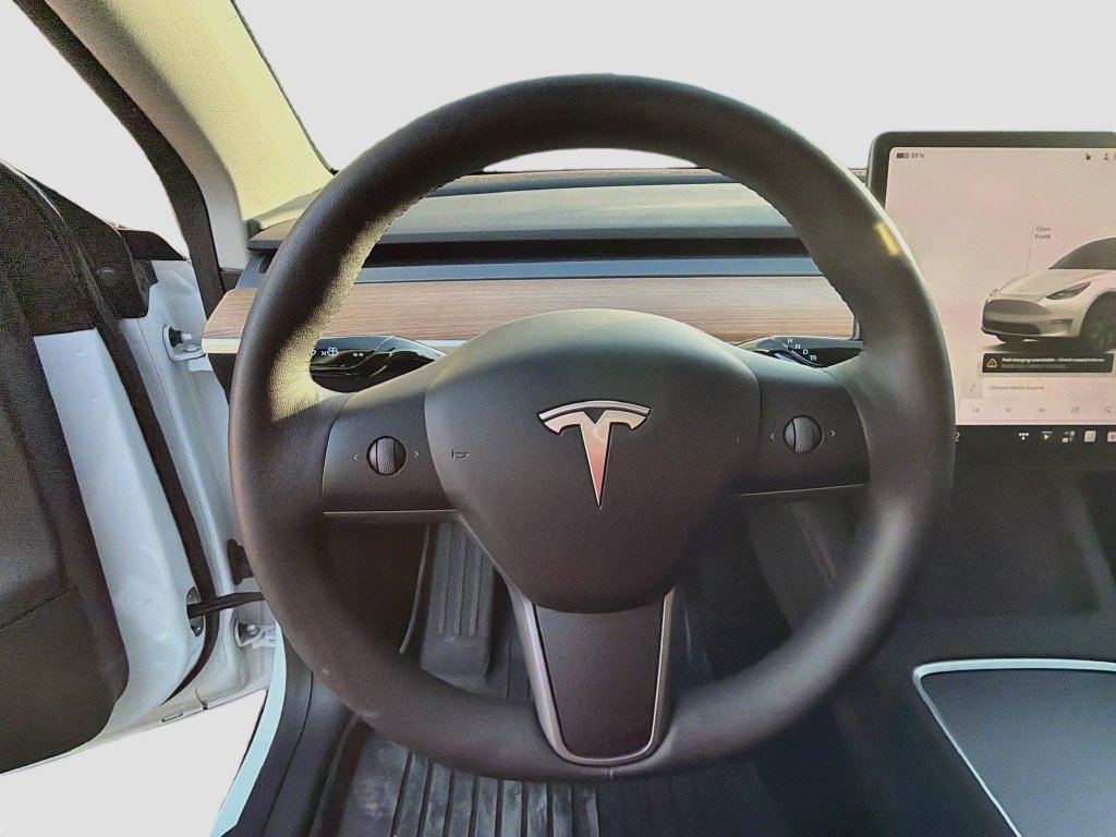 Used 2025 Tesla Model Y Long Range RWD image 10