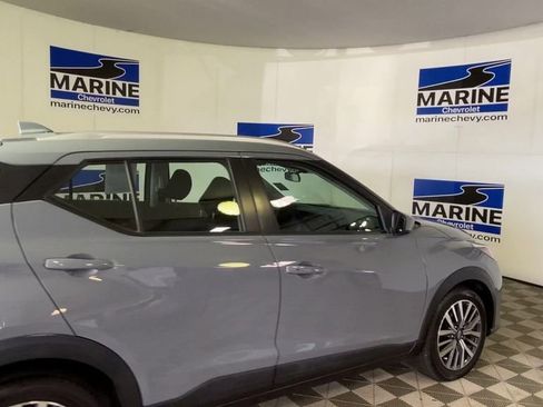 Used 2023 Nissan Kicks SV FWD image 2