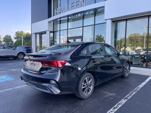 Certified 2023 Kia Forte LXS w/ LXS Technology Package FWD image 3