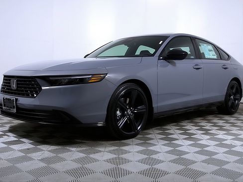 Used 2024 Honda Accord Sport image 2